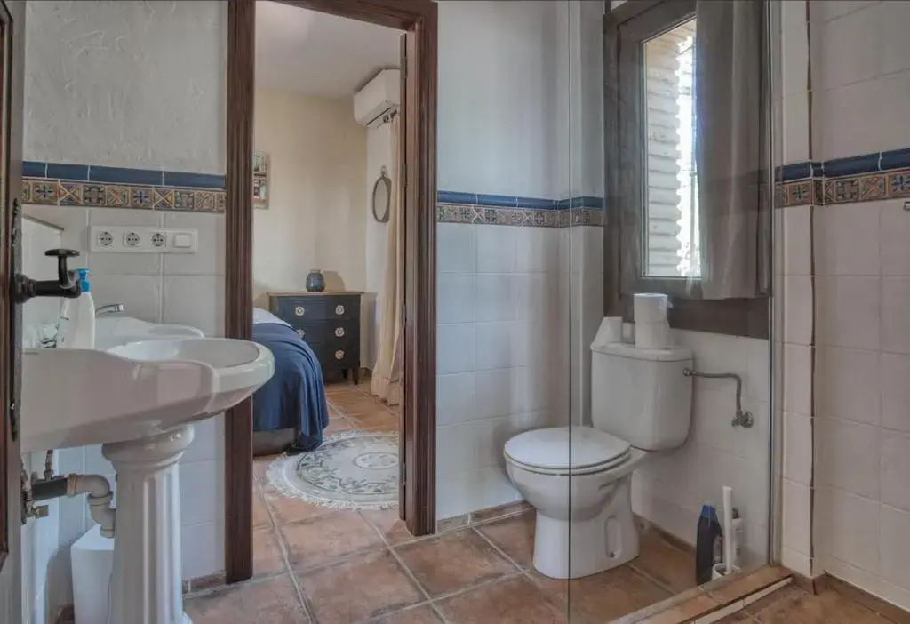 Luxury 4-bedroom villa, private pool and outhouse