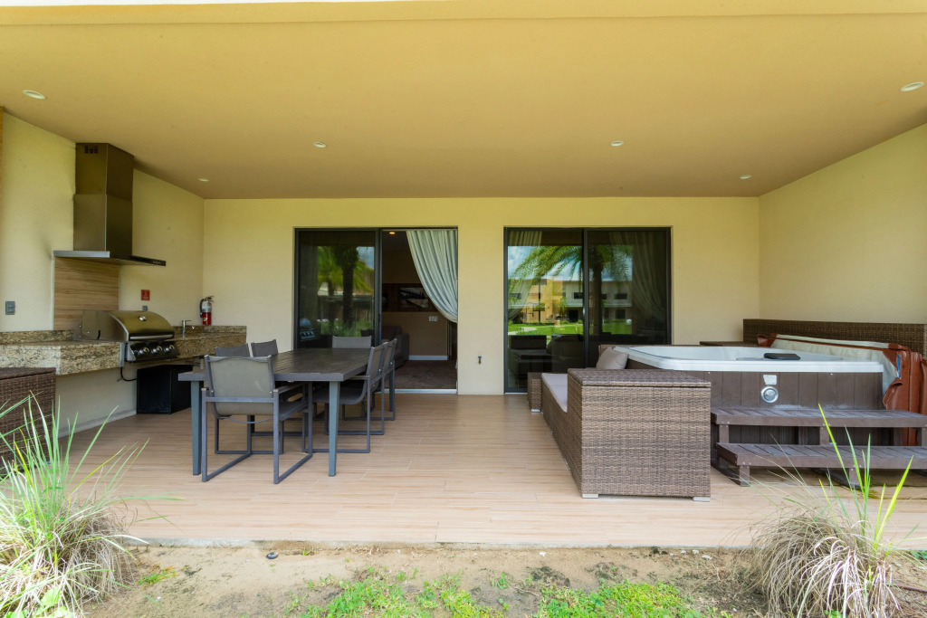 Gorgeous 3 Bd Close to Disney   Magic Village 7568