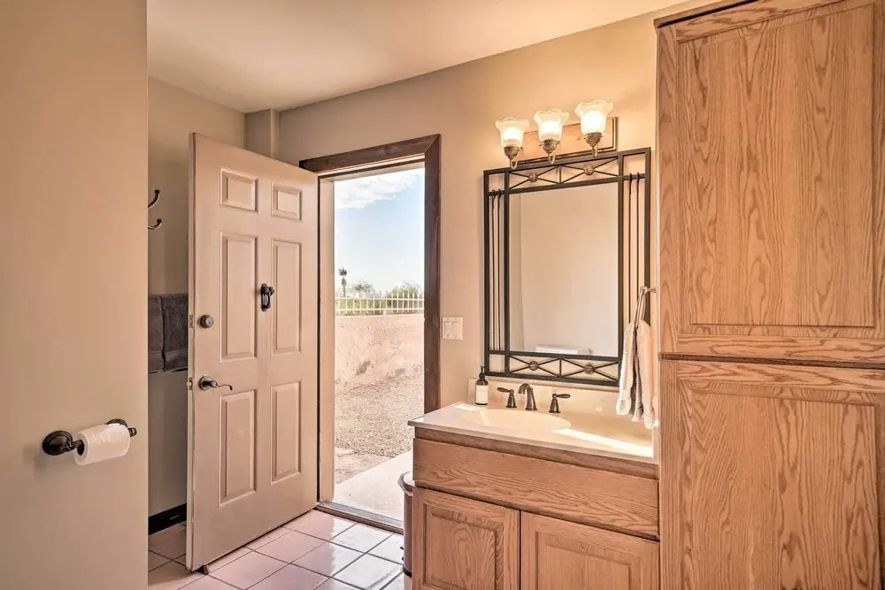 1 Mi to Beach: Lake Havasu Oasis w/ Lake View