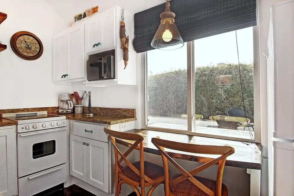 Another Day In Paradise 1 Bedroom Cottage by Redawning