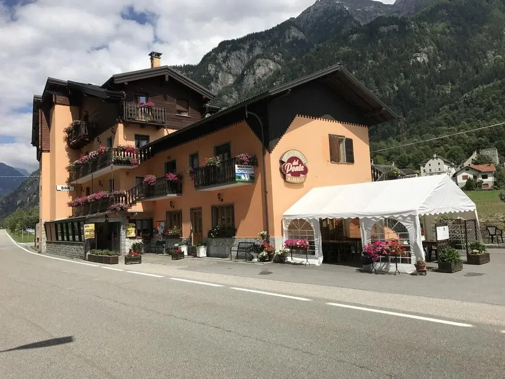 Albergo Ristorante Pizzeria DEL PONTE