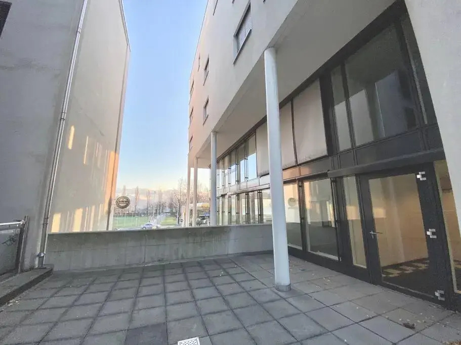 Your bright and spacious apartment by the lake