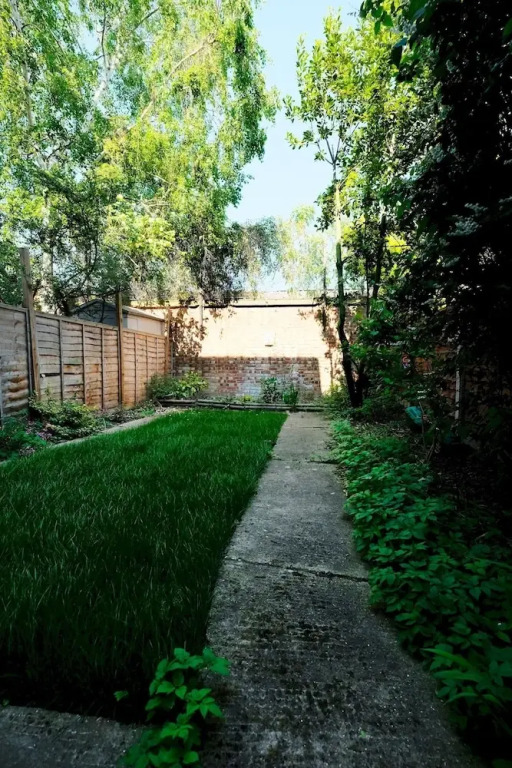 Fantastic, Spacious 1BR Garden Flat With BBQ