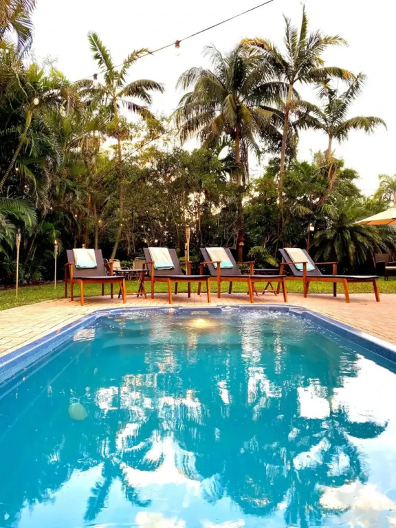 Fox Island Heated Spa - Downtown & Beach