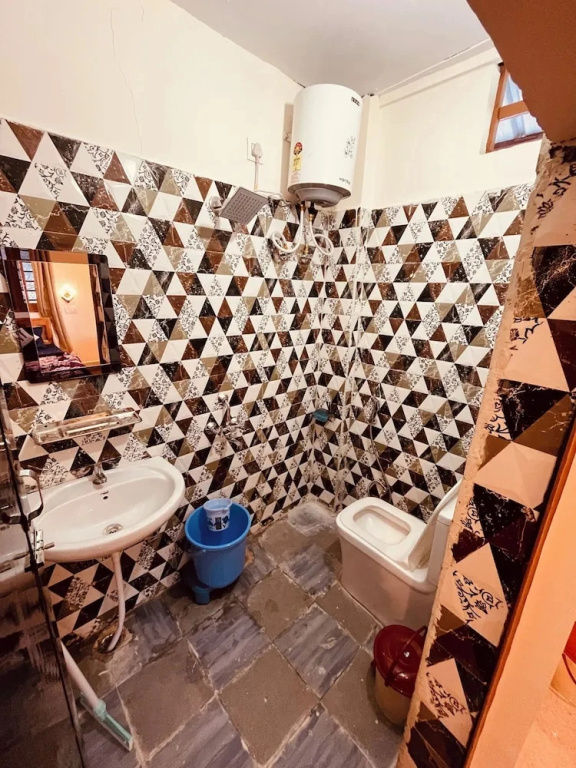 Skyard Hostel & Homestay- Harsil Valley
