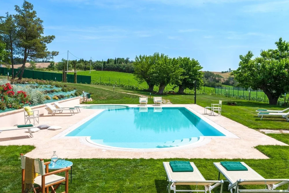 I Gelsi 12&2 by Marche Holiday Villas