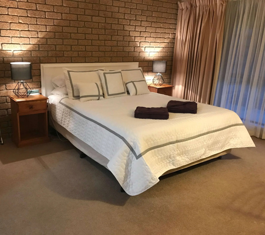 Mountain View Motor Inn LLC