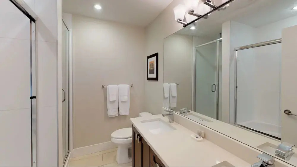 Harrison Lake View Suites