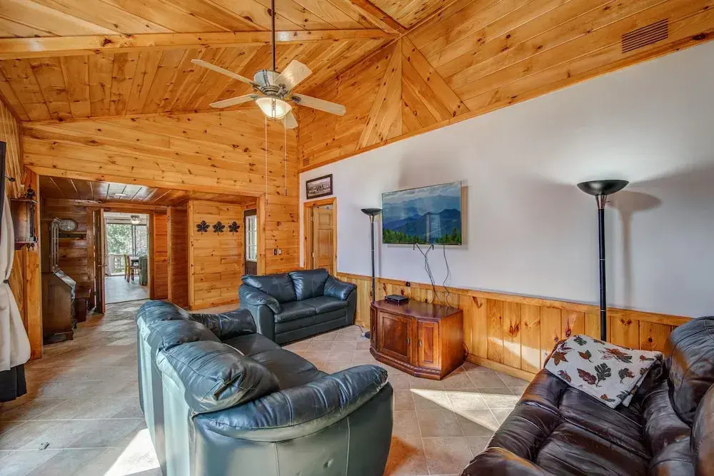 Blueridge Lodge Wrap-around Deck