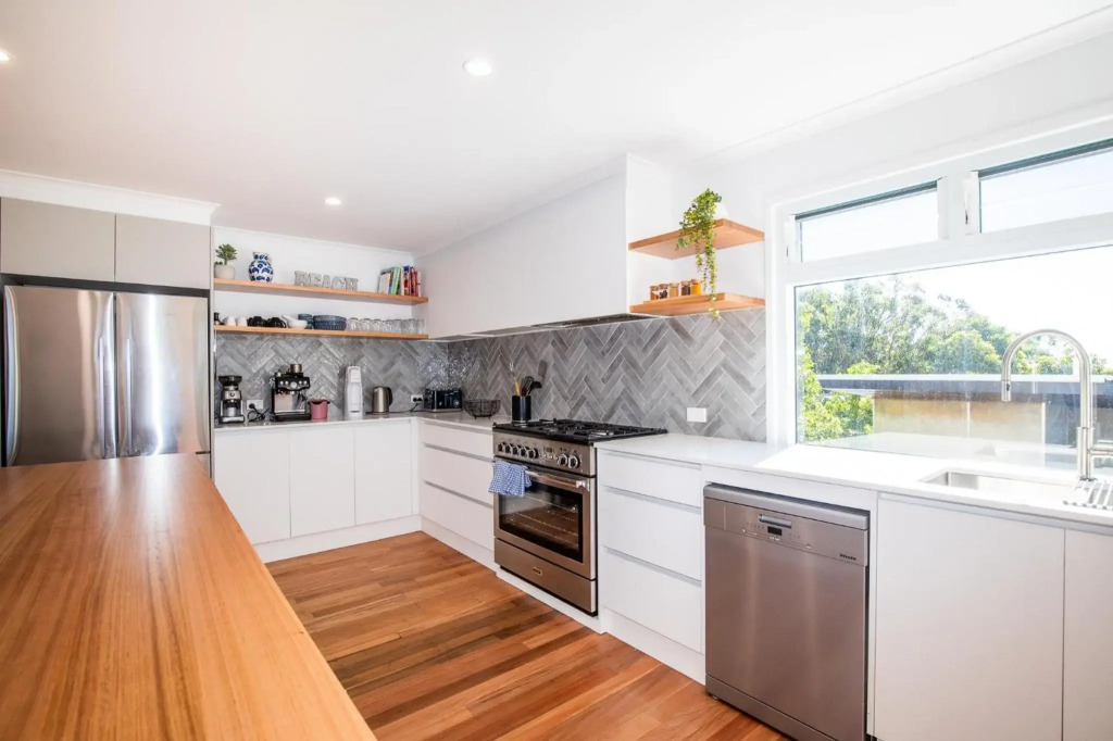 Surf Gums + Sleeps 8 + Pet Friendly + Ocean Views