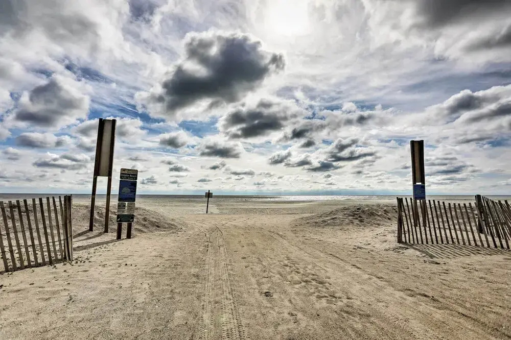 Myrtle Beach Cottage, Walk to Pools + Beach