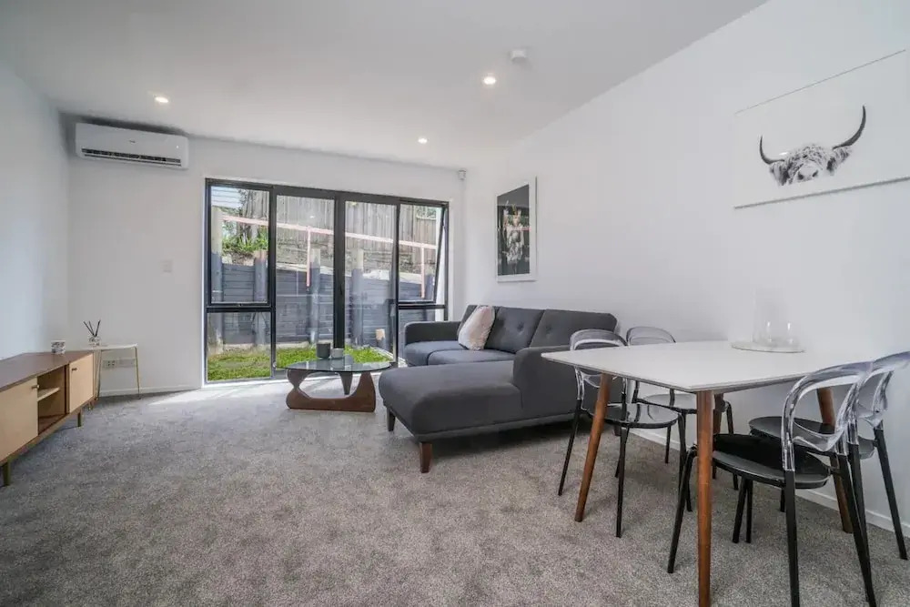 Spacious and Quiet 2 Bedroom Apartment in Ellerslie