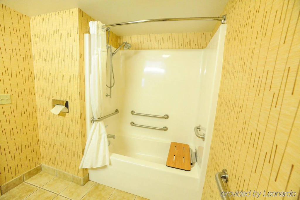 Holiday Inn Express Hotel & Suites Bowling Green by IHG