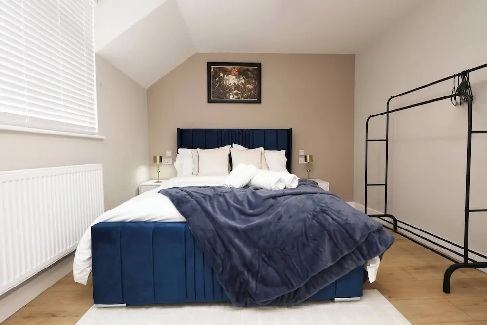 Modern 5BR Home new