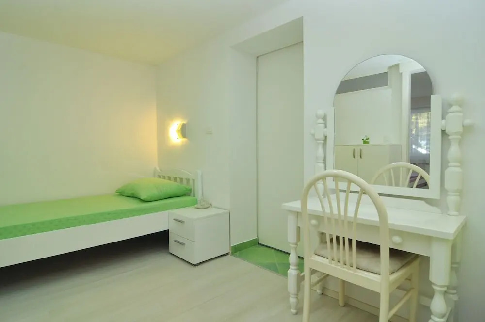 Spacious Modern Apt. With big Patio and sea View
