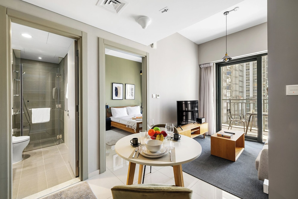 Canal View 1BR Near Business Bay Metro