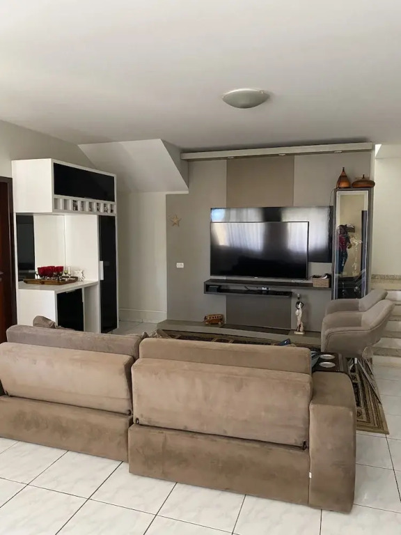 Sobrado - Px JK 5 quartos e 3 suites