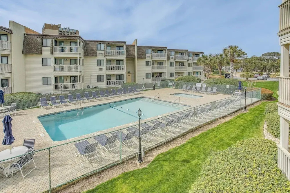 Pool Access & Ocean Views: Myrtle Beach Gem!