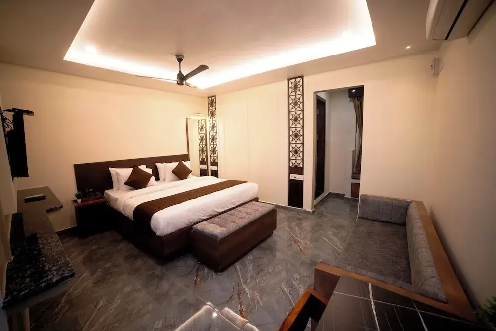 MURALI KRISHNA APART HOTEL