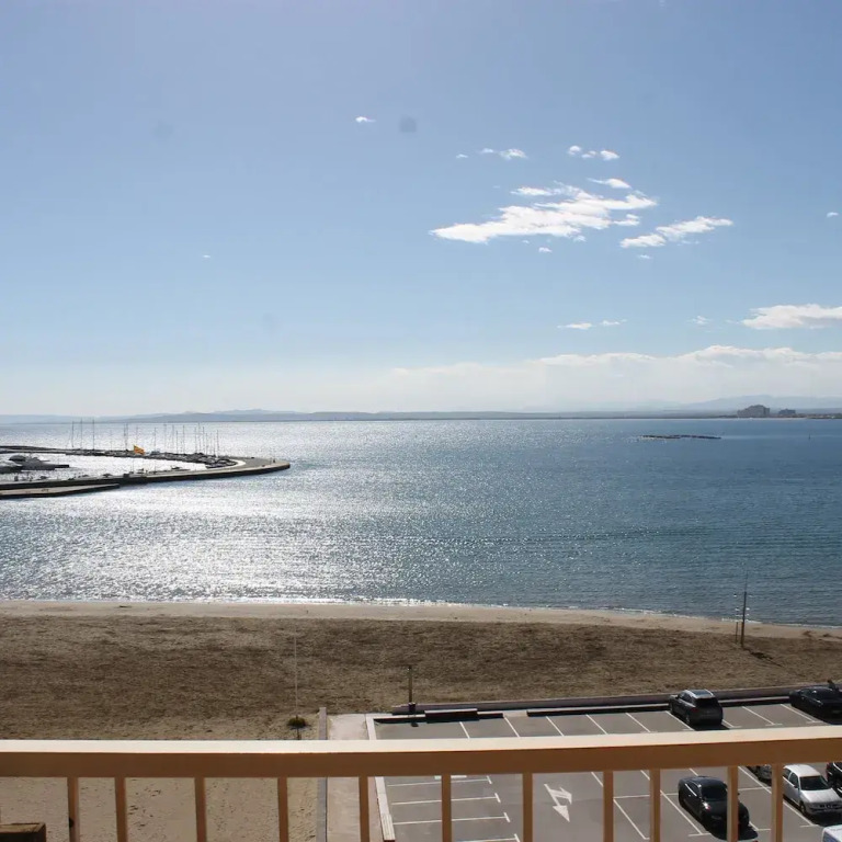 Avenida 5A in Roses With 3 Bedrooms and 2 Bathrooms