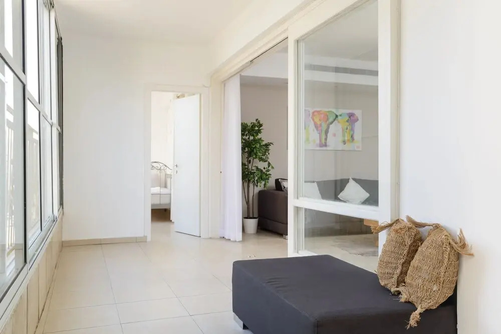 Bright and Fresh Family Home near Beach