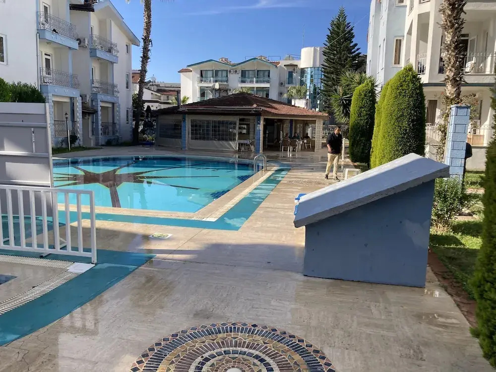 Popular 1 bed Apart Home in Central Side With Many on Site Amenities Facilities
