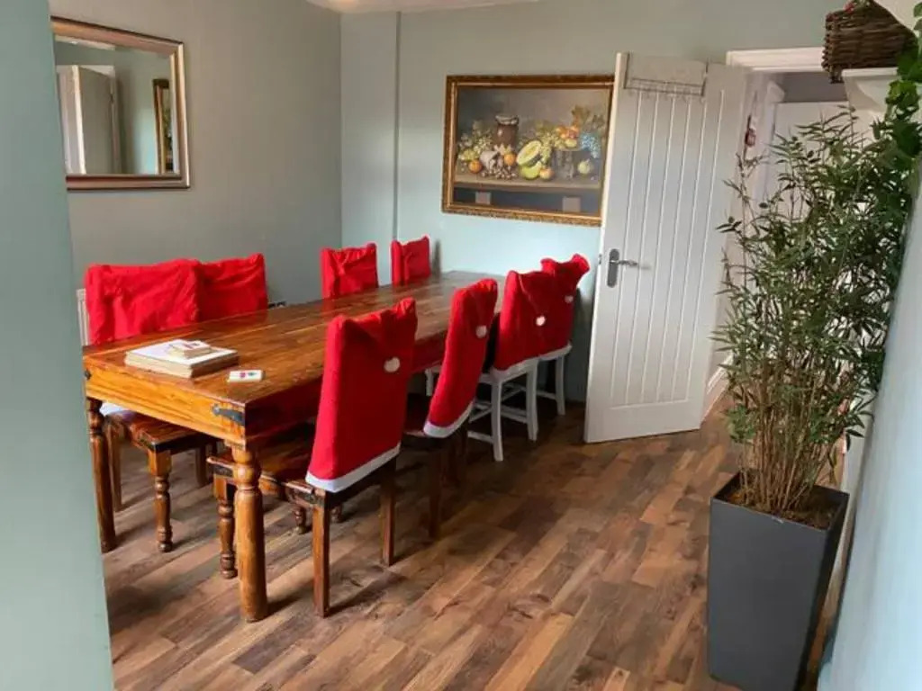 Bamber House - Large Modern Home & Perfect Location