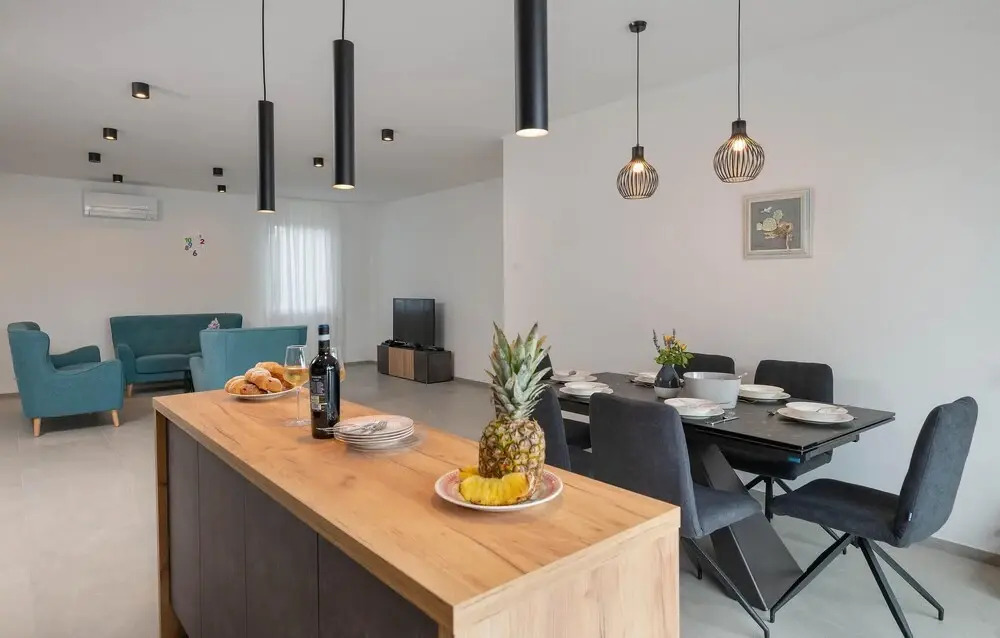 Amazing Home in Manjadvorci With Outdoor Swimming Pool, Wifi and 3 Bedrooms