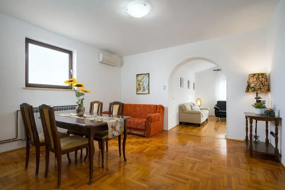 Graceful Apartment With Barbecue Area