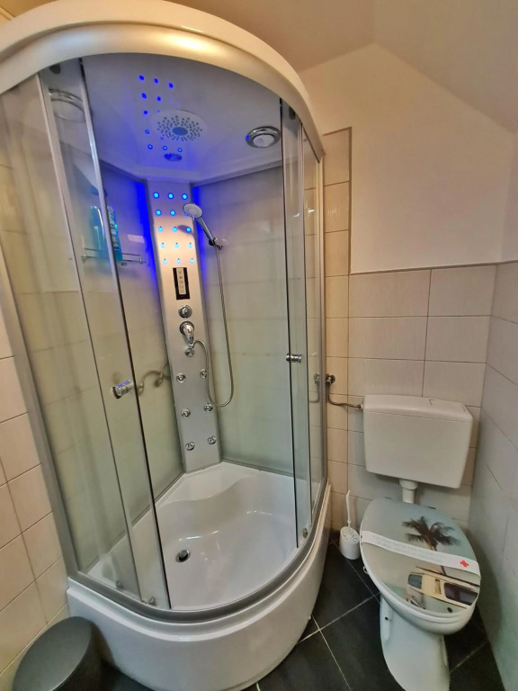 Holiday Place Veli Dvor - Spacious House for 6-8 Guests with Private Garden - Old Town Punat