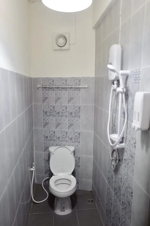 24 Poshtel Salaya