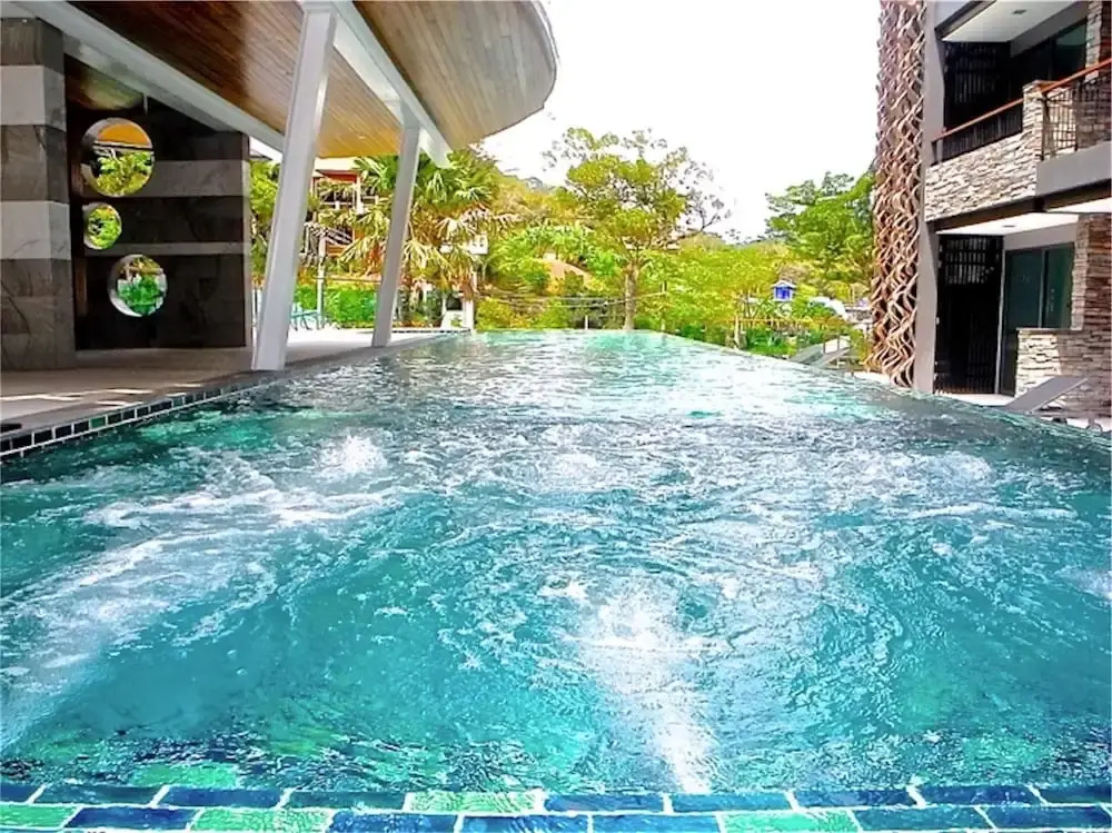 Emerald Patong 2 bedrooms Apartment with Terrace