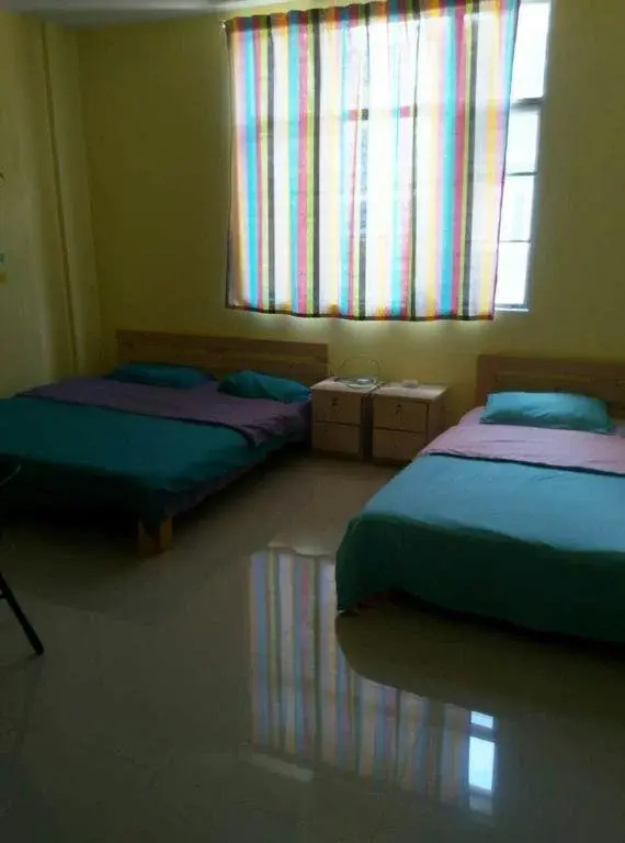 Huofenghuang Hostel