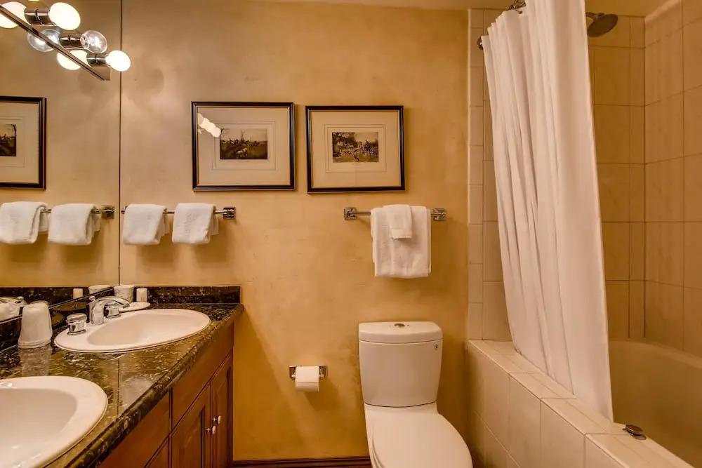 Westwind 404 3BD 3BA Plat. Condo