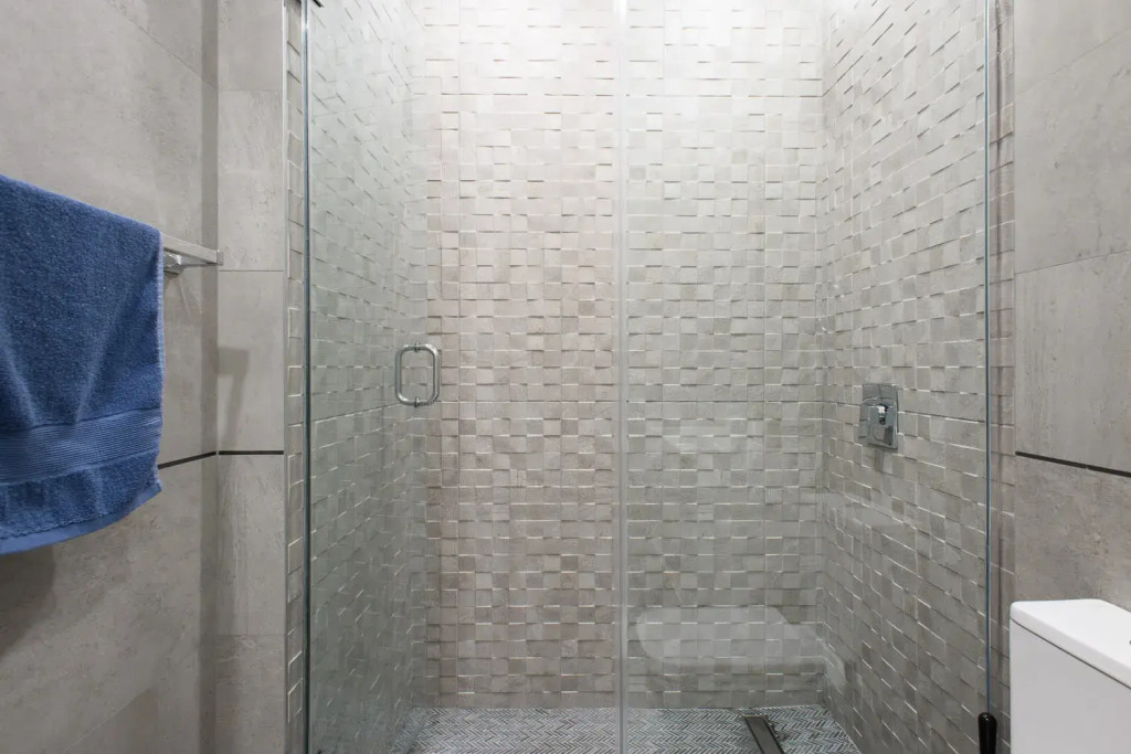 78-3b New Junior 1 BR Prime UES WD in Unit
