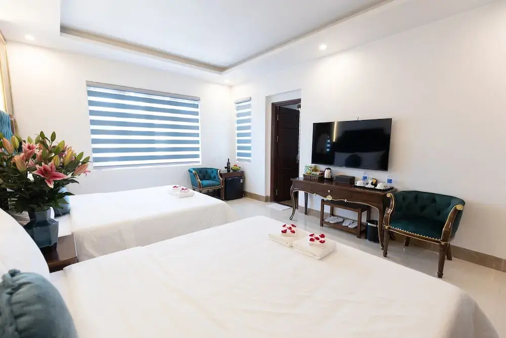 Royal Hotel Sài Đồng - Long Biên