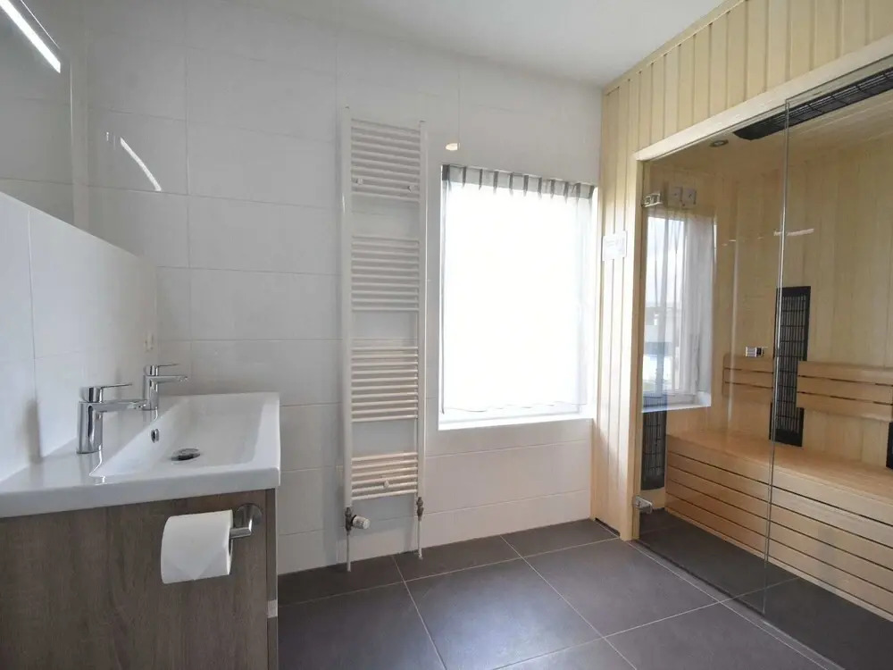 Modern Villa with Large Garden by the Water with Hot Tub & Infrared Sauna