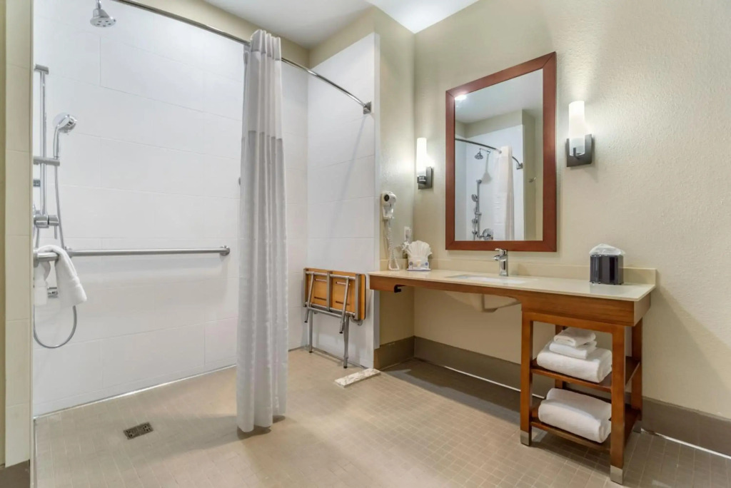 Comfort Inn & Suites Lakewood by JBLM