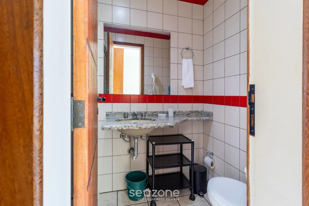Apt c/ Varanda in Condominio Pe na Areia Iho127
