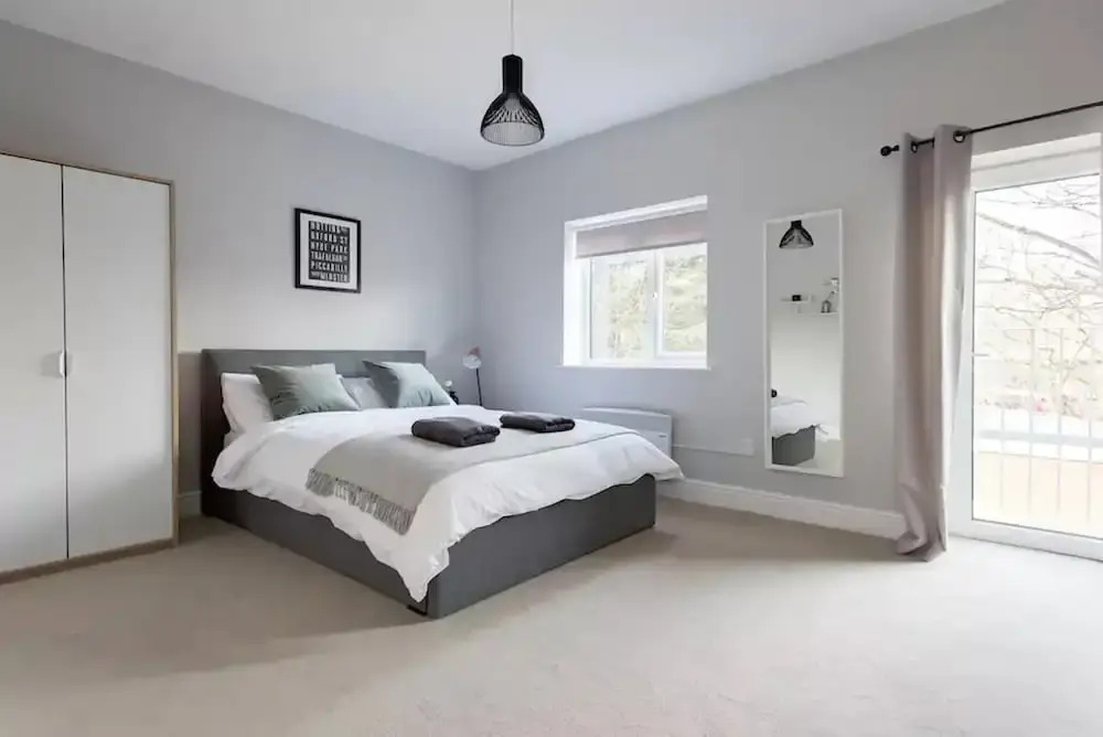 Amazing Modern 2 Bedroom Apartment in Zone 1!