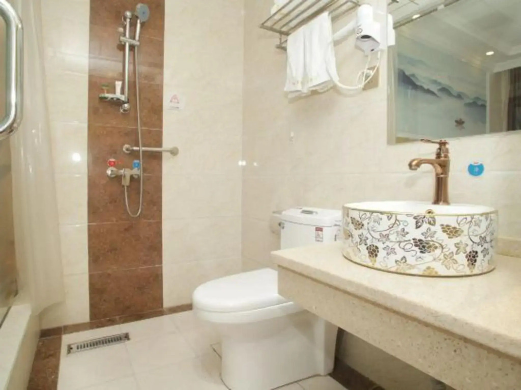 Hanlan Hotel