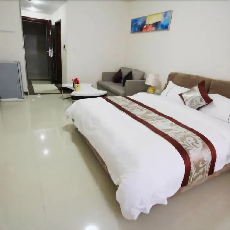 Yannian Square Hotel