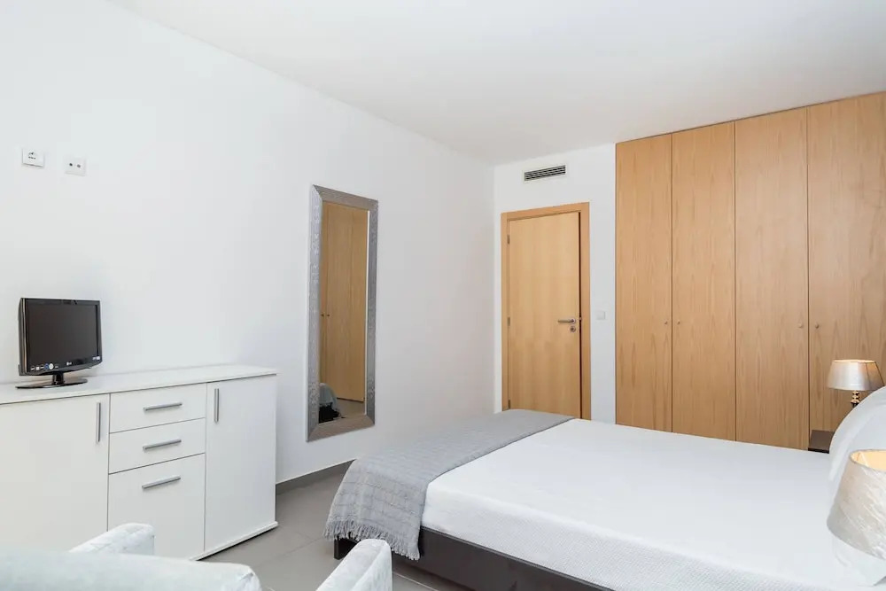 04 in Portim o With 1 Bedrooms and 1 Bathrooms