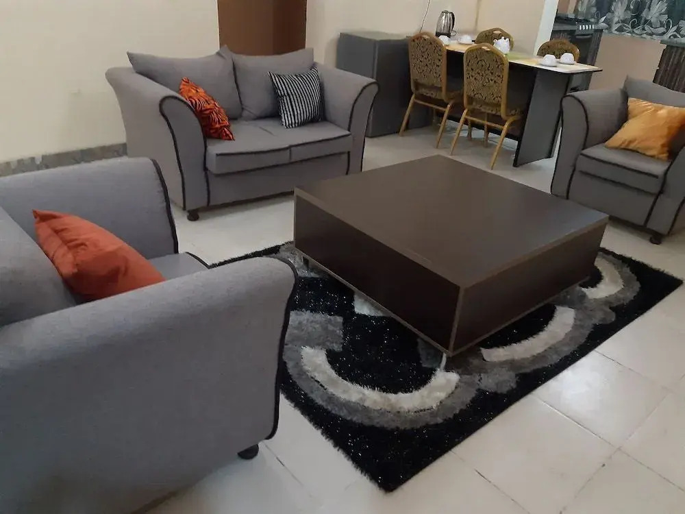Goddis Apartments