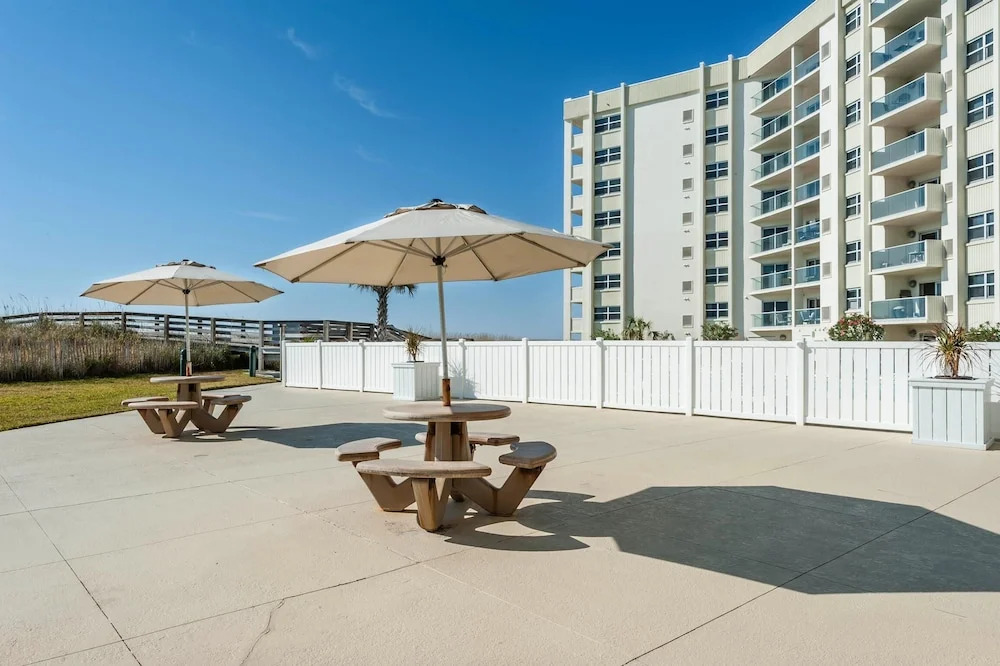 Regency Towers 405 West