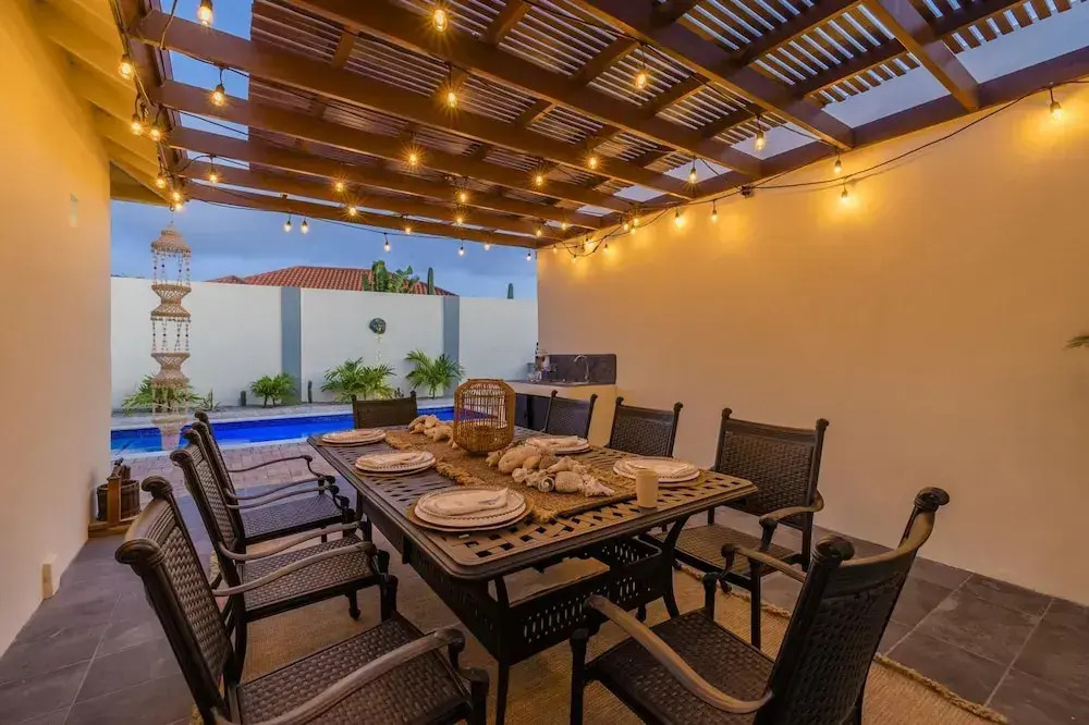 Beautiful 3br4ba Amazing Location w Private Pool