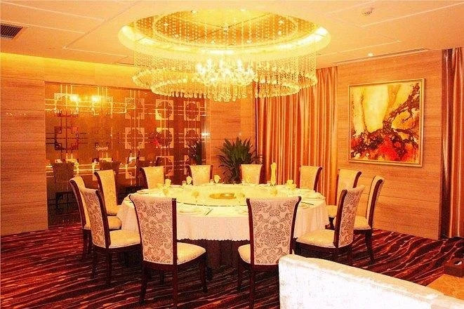 Holiday Hotel