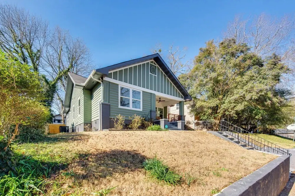 < 4 Mi to Mercedes-benz: Modern West End ATL Stay
