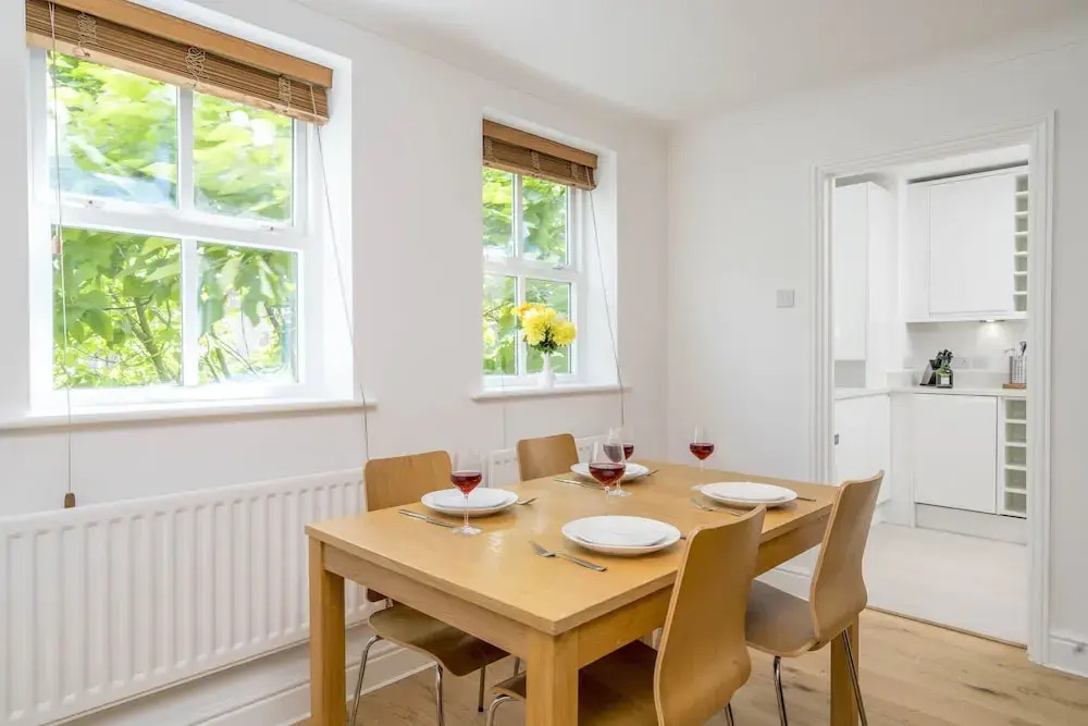 Sunny 2BR apt in the heart of Vauxhall, by subway