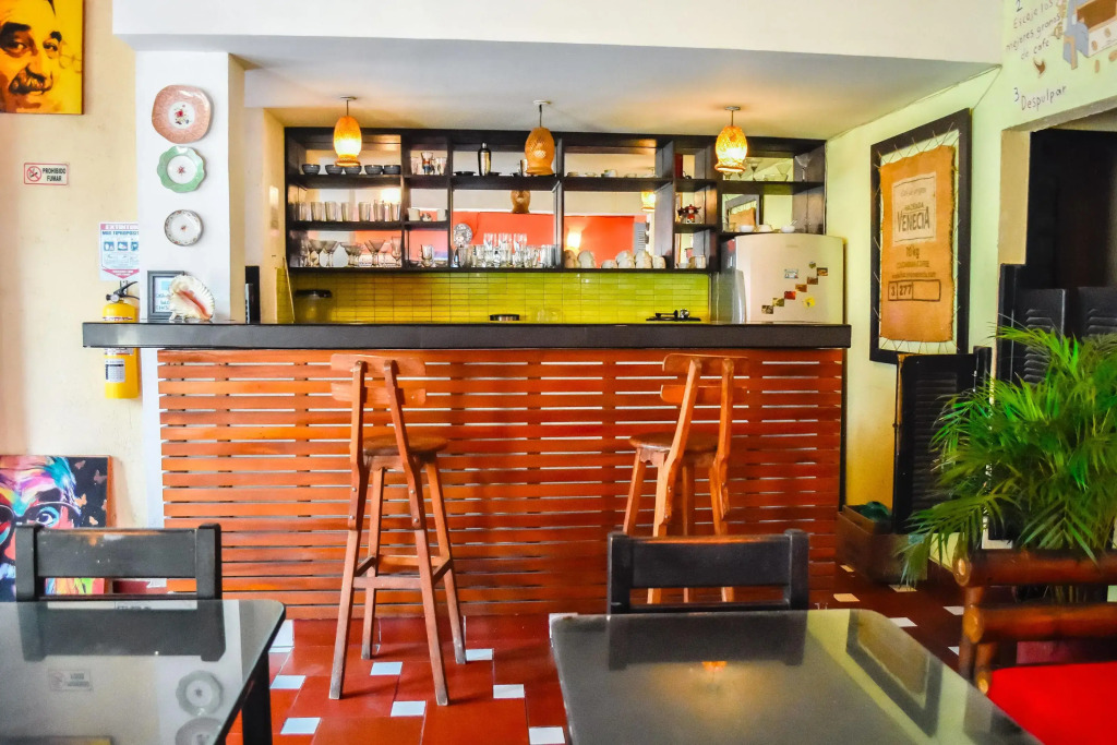 Aluna Hostel B&B